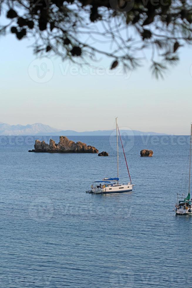 belle plage bleue de skala près de preveza été grec voyage fond moderne impression de grande taille de haute qualité photo