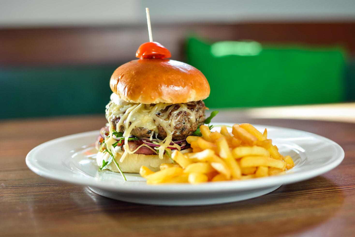 mini burger avec frites photo