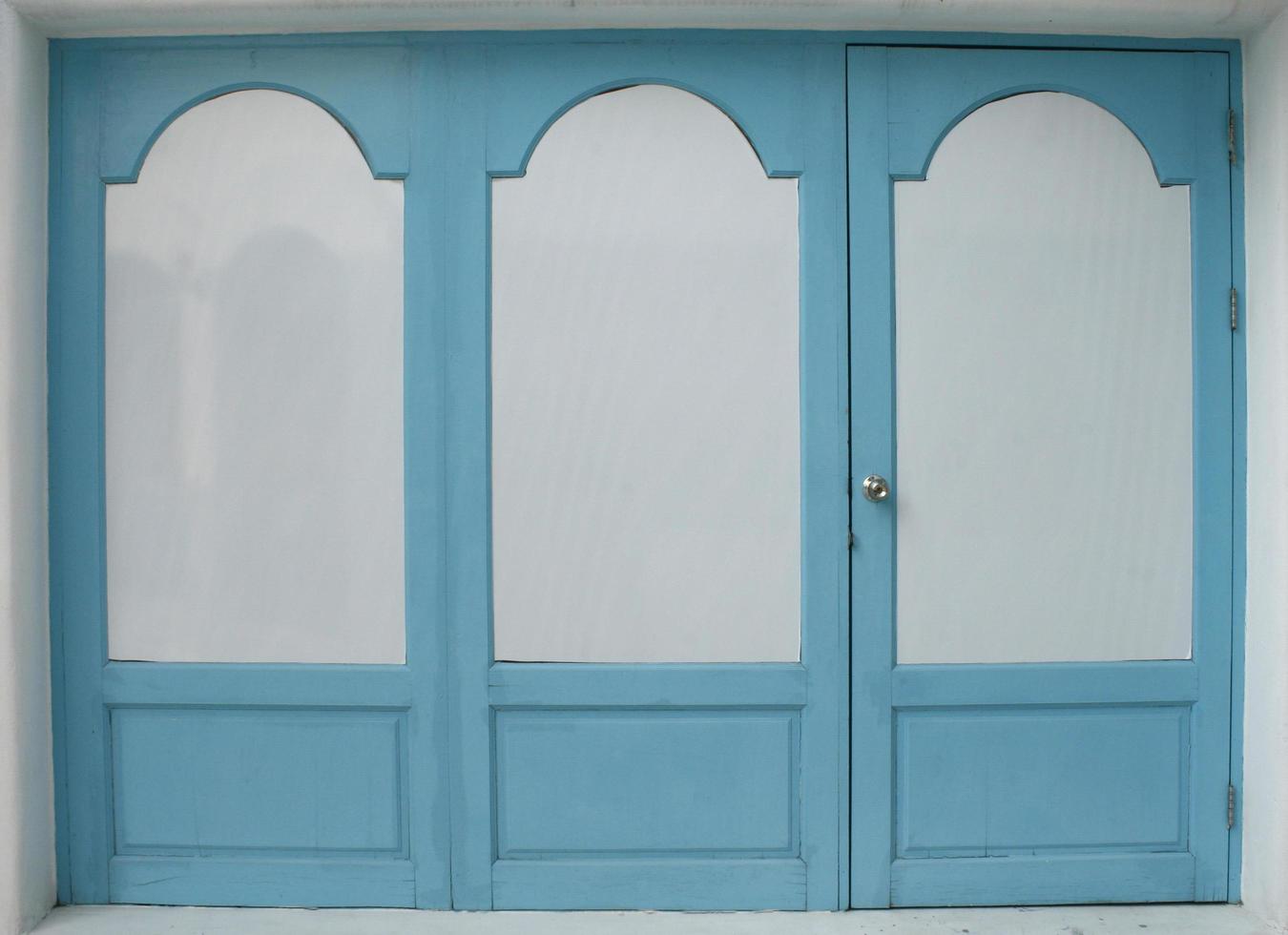 portes en bois bleues photo