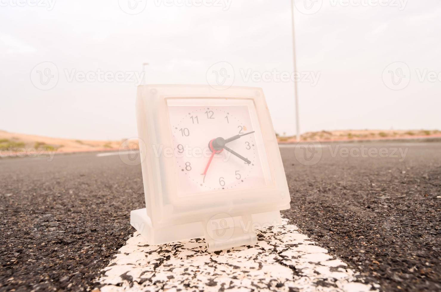 horloge sur la route photo