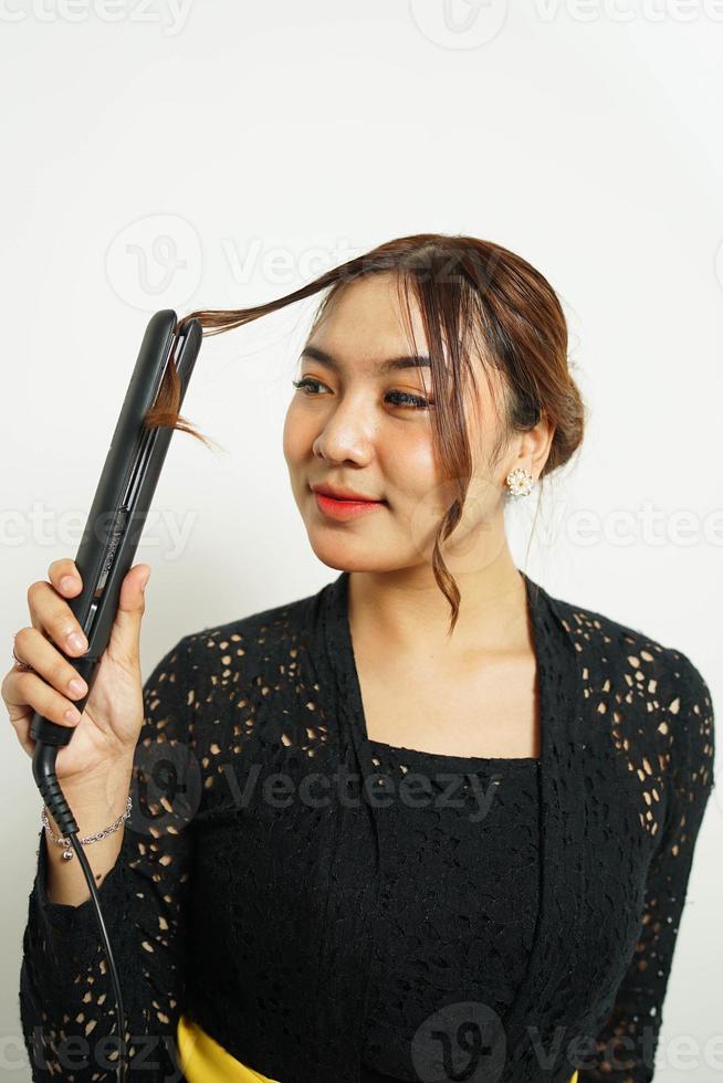 asiatique femme modes sa cheveux, photo