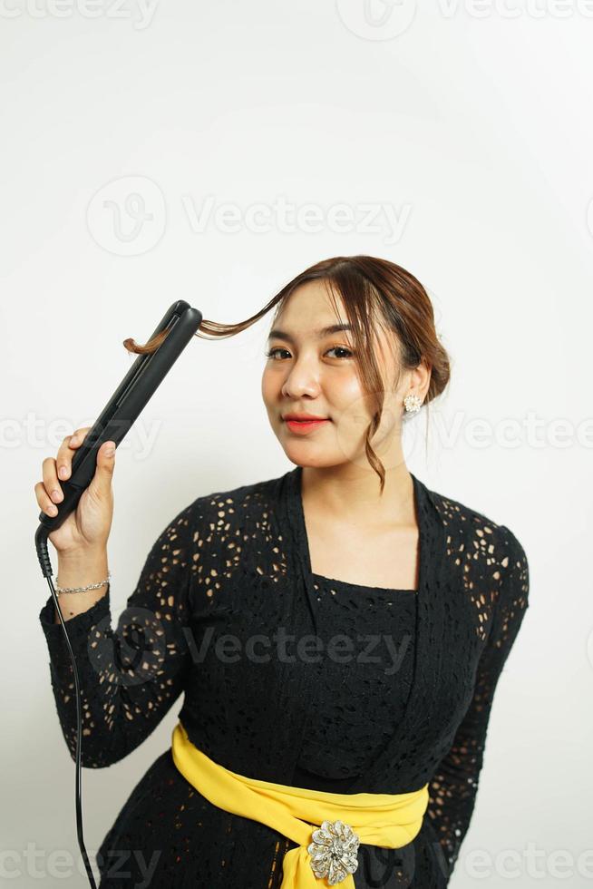 asiatique femme modes sa cheveux, photo