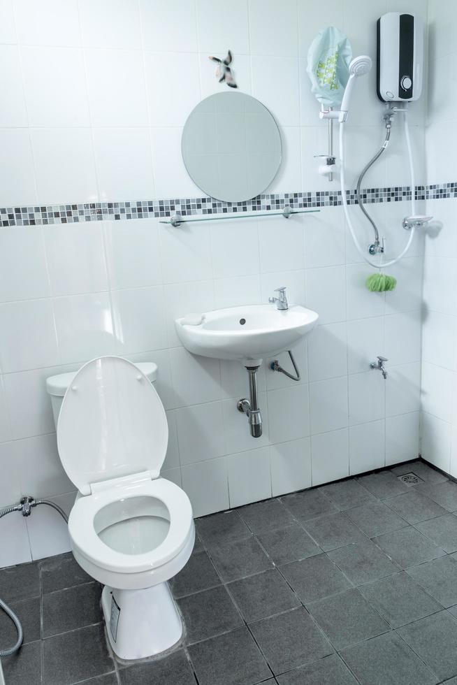 blanc salle de bains et moderne intérieur photo