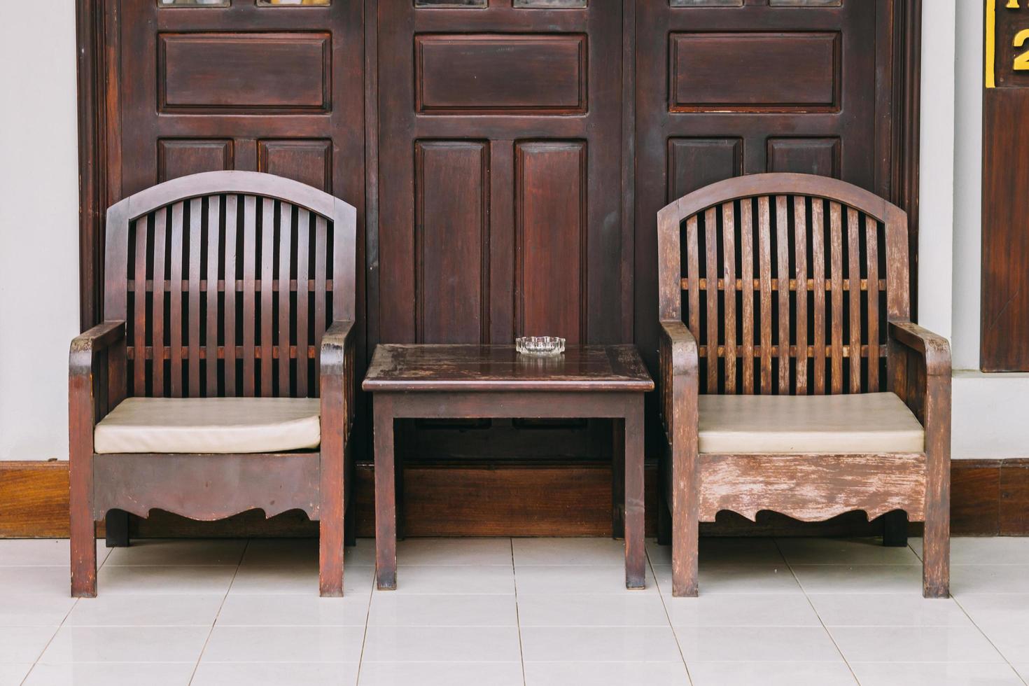 chaises dans le jardin photo