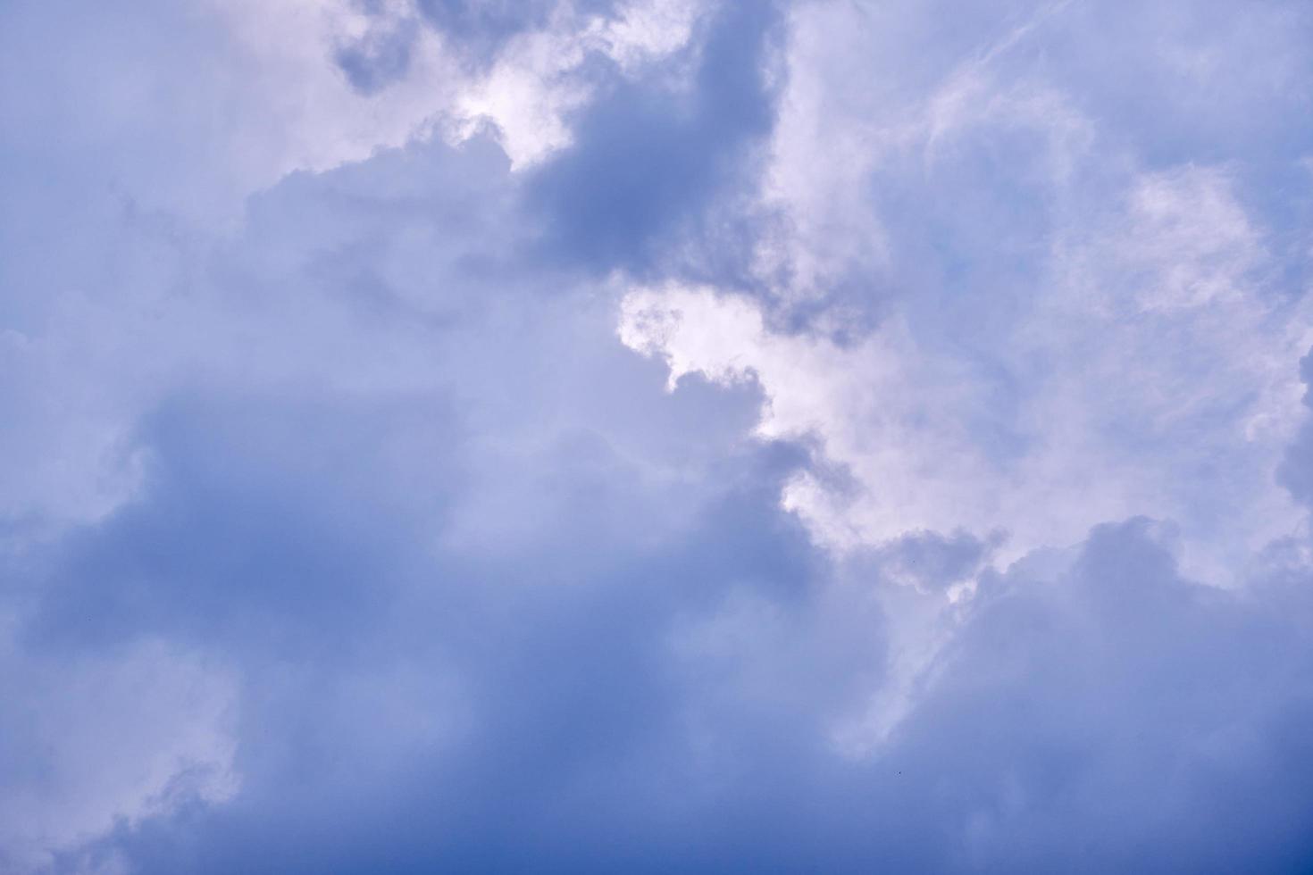 étourdissant ciel paysage. majestueux des nuages de le journée photo