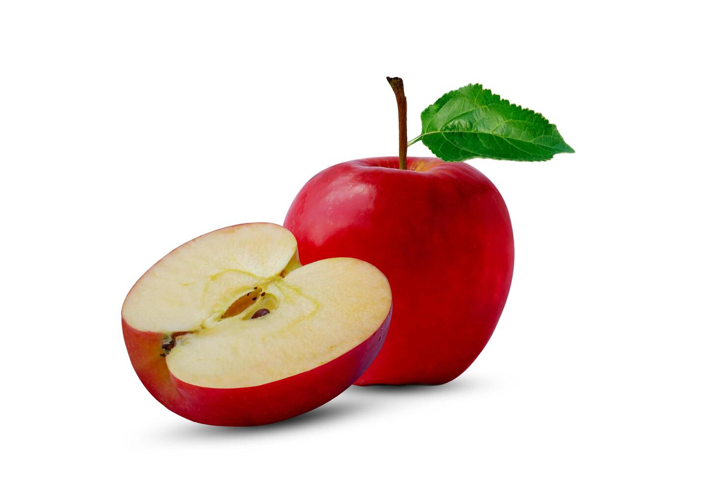 Pomme Rouge Avec Des Feuilles Vertes Isolées Sur Le Fond Blanc