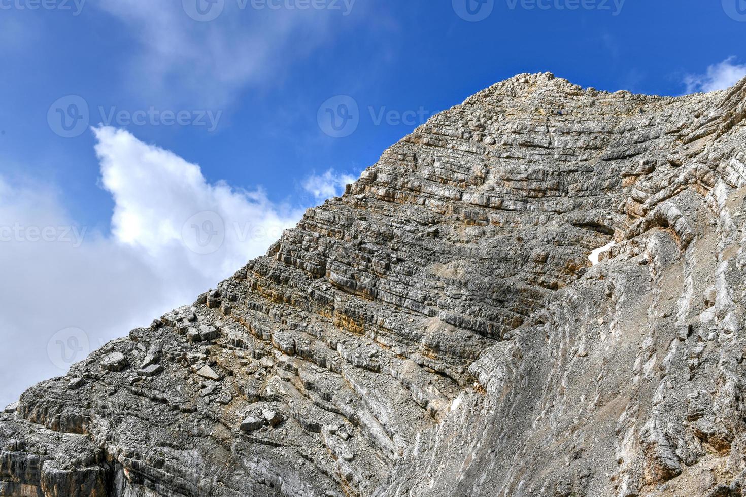 incroyable paysage à le dolomites dans Italie. dolomites unesco monde patrimoine dans le été temps. sud Tyrol. italien Alpes. photo