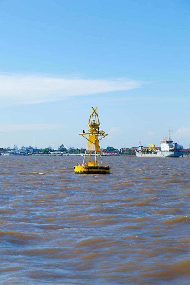 bouée sur la mer photo