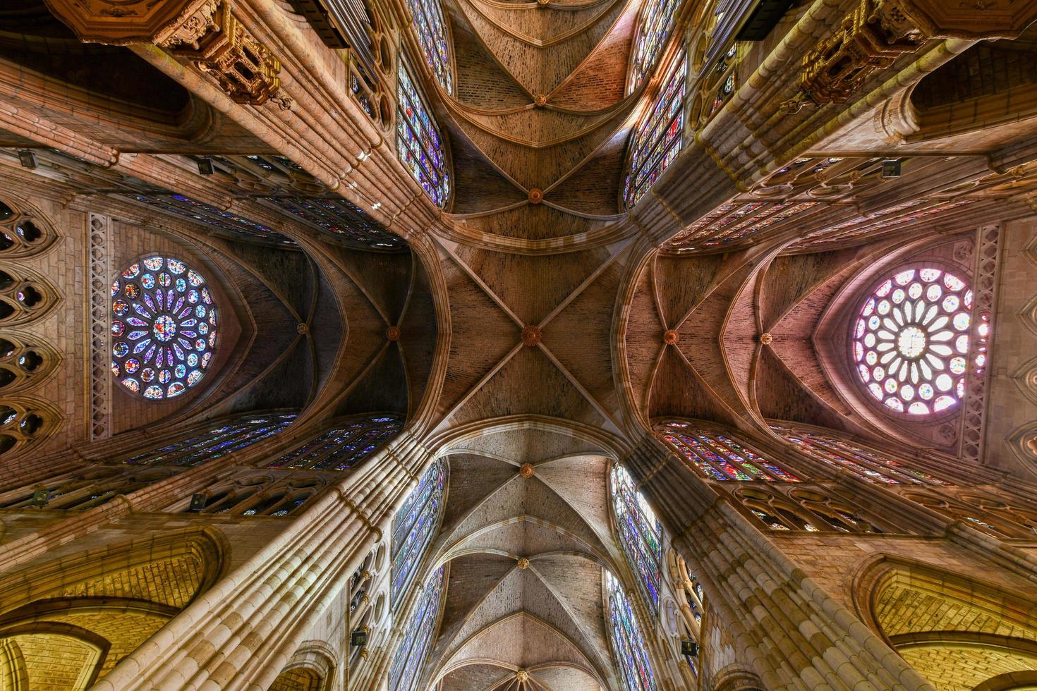 Léon, Espagne - nov 22, 2021, gothique intérieur de leon cathédrale dans Léon, Espagne. photo