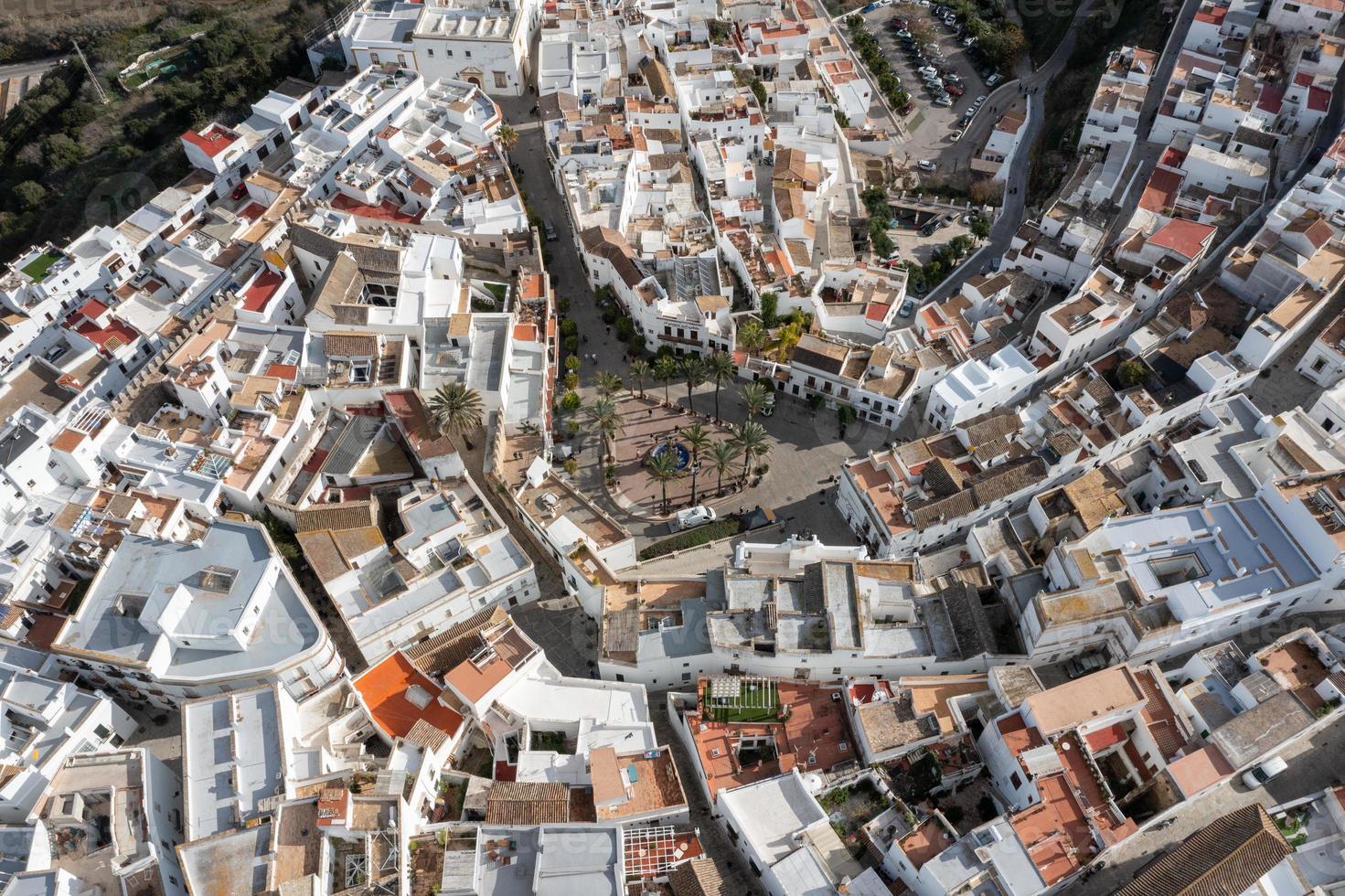 andalou ville de voir de la frontera avec magnifique campagne sur sur une ensoleillé jour, cadix province, andalousie. photo