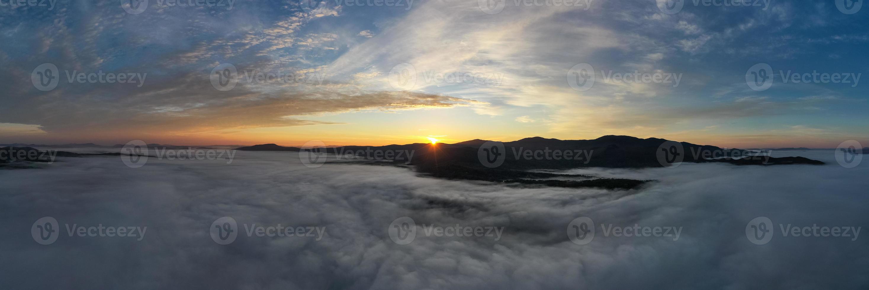 panoramique vue de de pointe tomber feuillage dans ranger, Vermont. photo