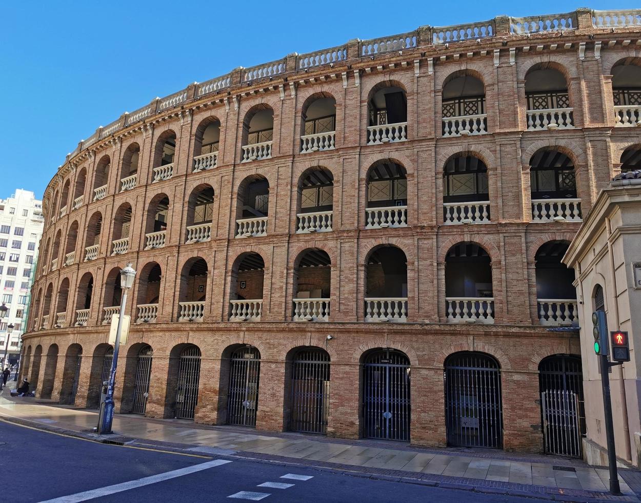 Colisée, rond brique bâtiment de ancien fois, valence, Espagne photo
