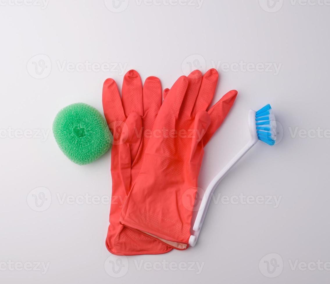 articles pour Accueil nettoyage rouge caoutchouc gants, brosse, multicolore éponges pour saupoudrage photo