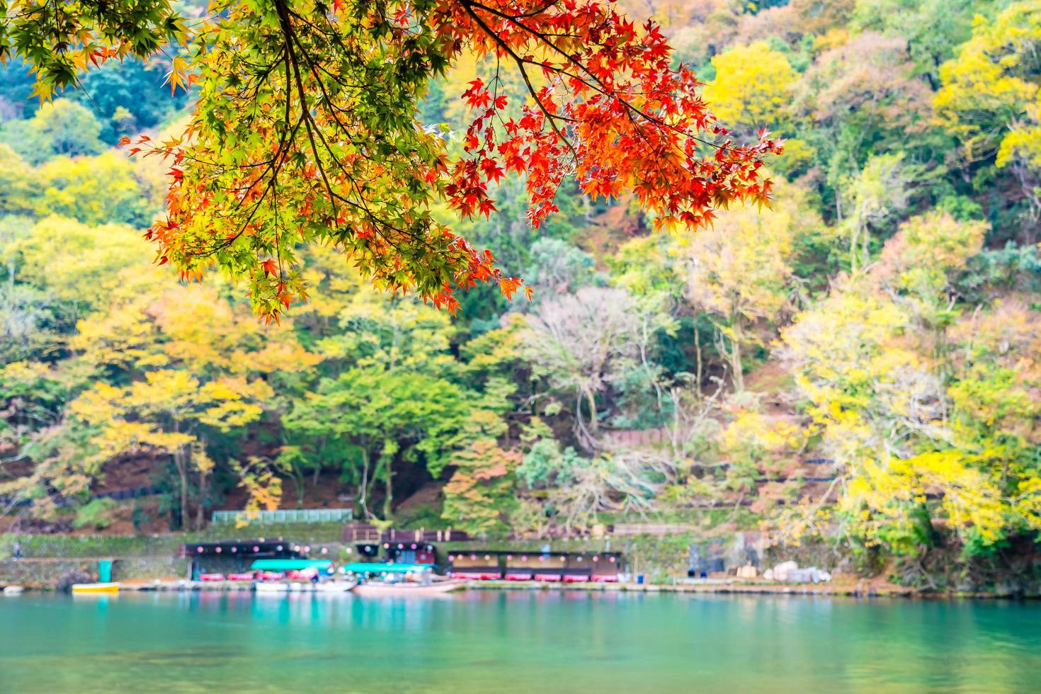 Belle rivière arashiyama à kyoto, japon photo