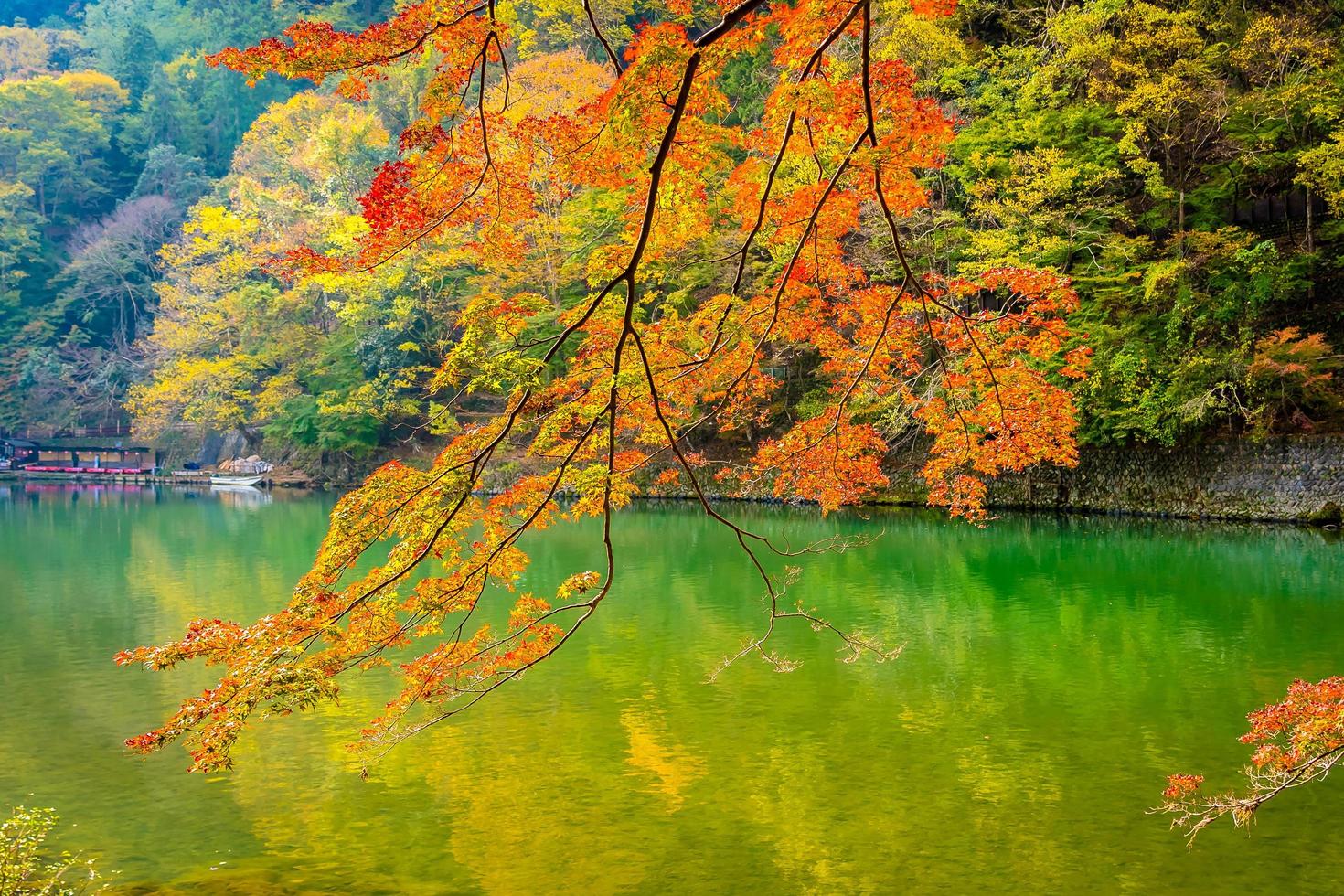 Belle rivière arashiyama à kyoto, japon photo