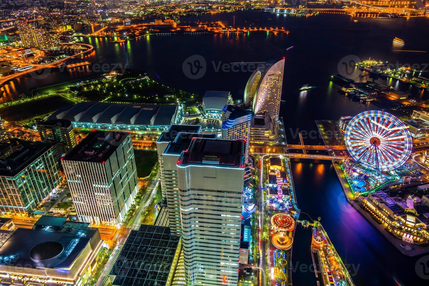 paysage urbain coloré la nuit photo