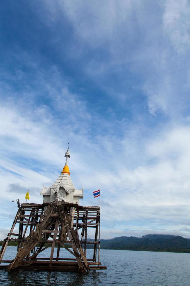 pagode sur la rivière photo