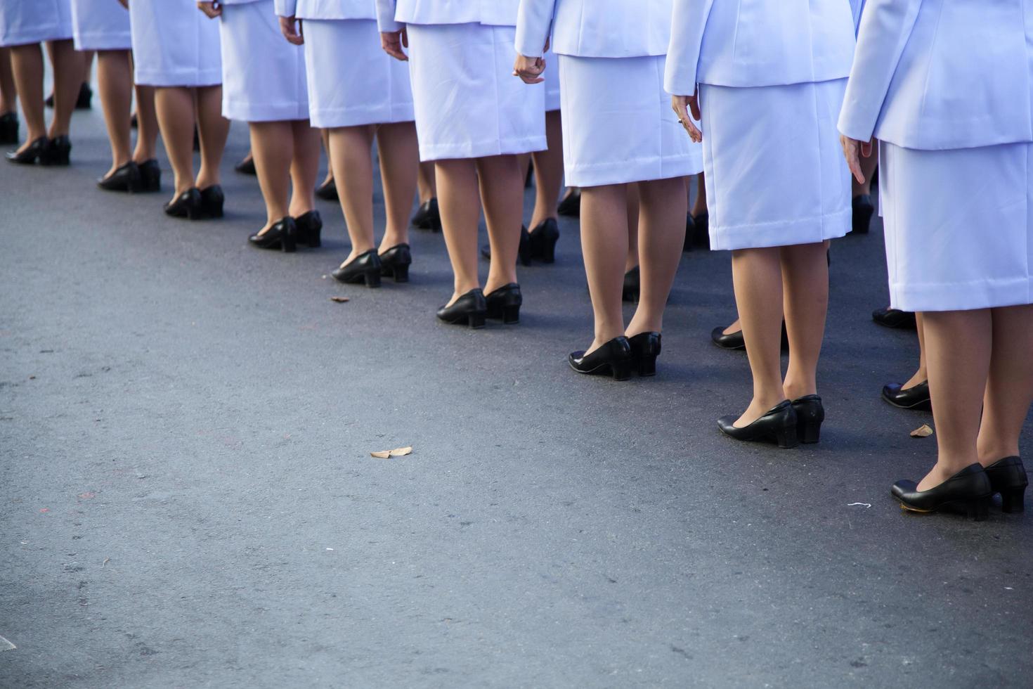 officiers faisant la queue photo