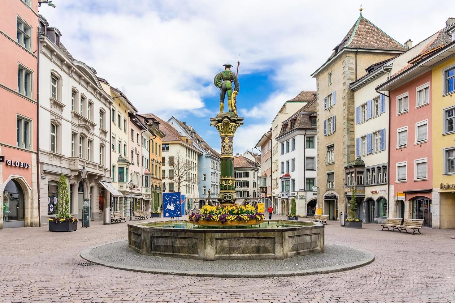 Fontaine sur la place Fronwagplatz à Schaffhouse, Suisse photo