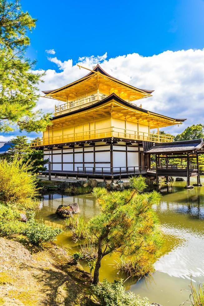 Temple Kinkakuji ou le pavillon d'or à Kyoto, Japon photo