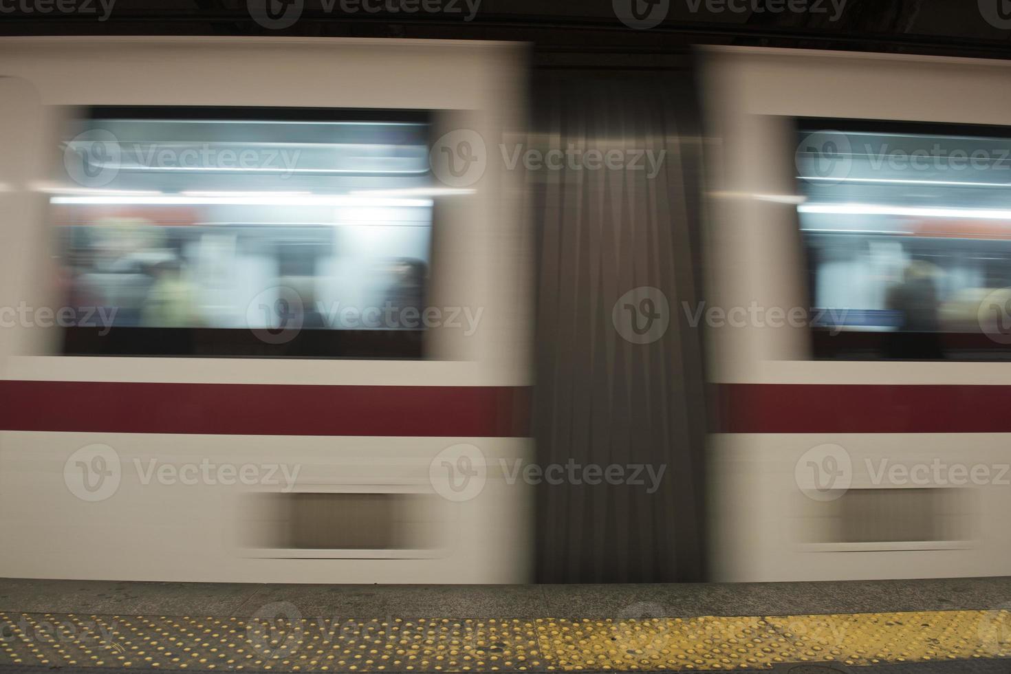 métro vagon tandis que en arrivant photo