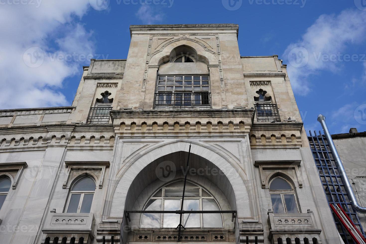 Ancien bâtiment dans le quartier d'Eminonu, Istanbul, Turkiye photo