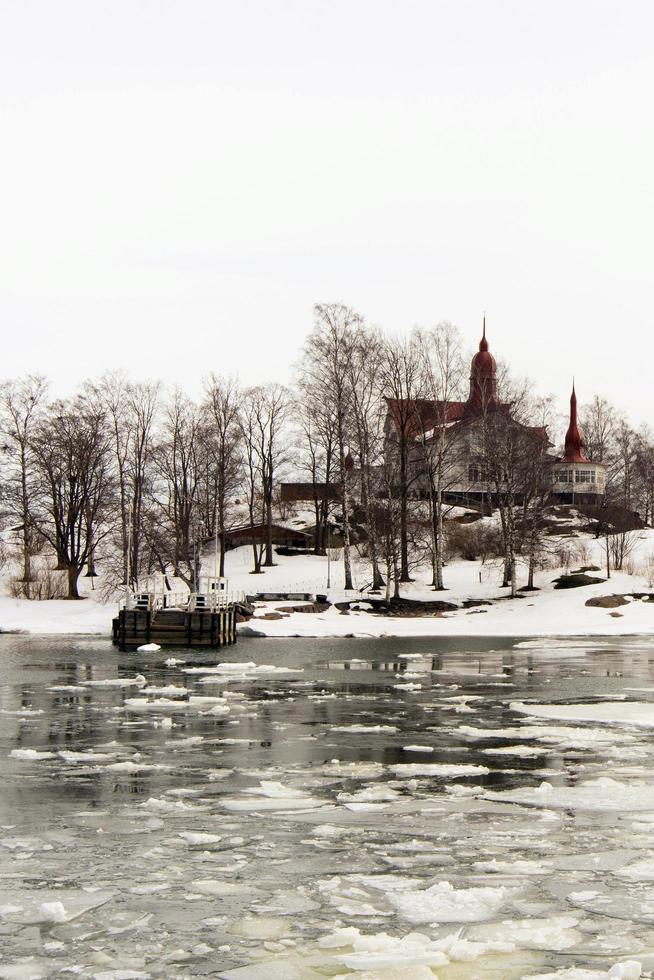 magnifique maison et paysage à Helsinki littoral dans hiver photo