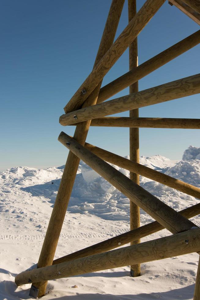 proche en haut de une en bois observation la tour à saariselkä ski station photo