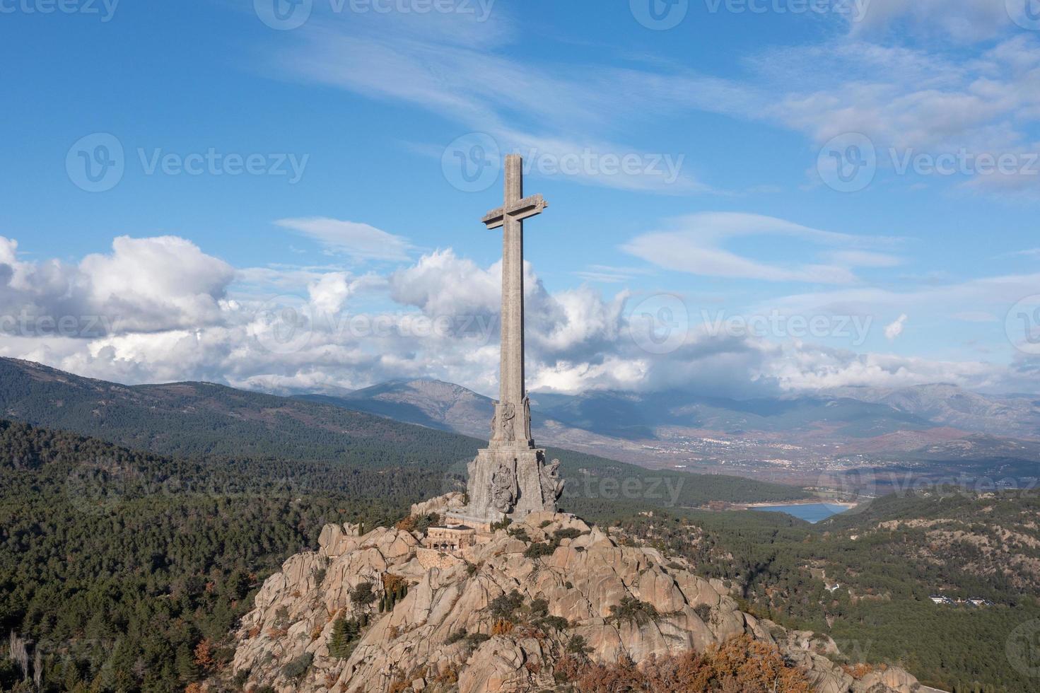 vallée de le déchue - une Mémorial dévoué à victimes de le Espagnol civil guerre et situé dans le sierra de guadarrama, près Madrid. photo