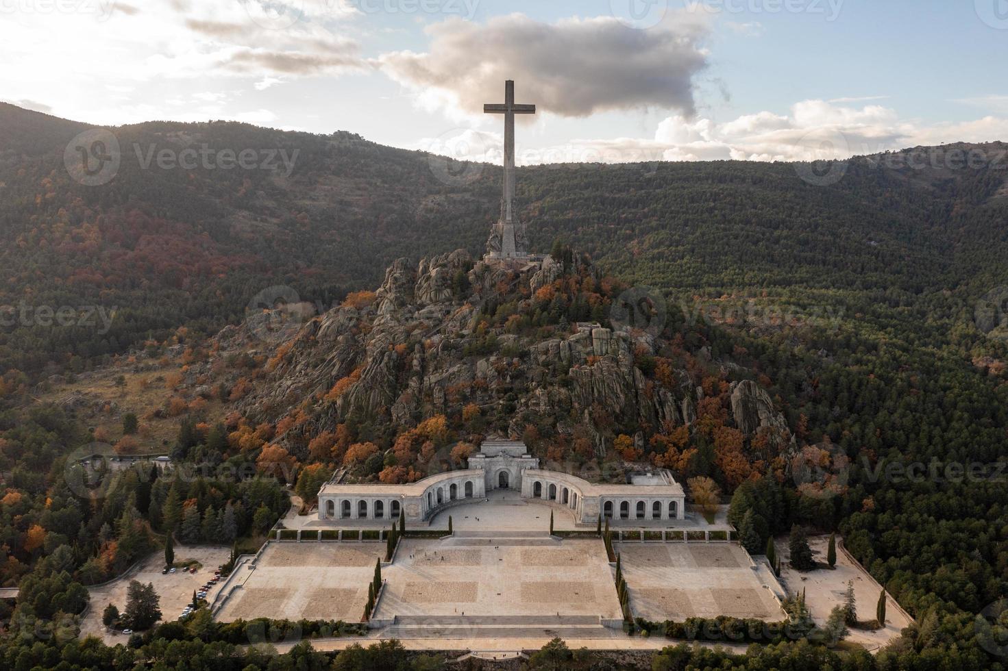 vallée de le déchue - une Mémorial dévoué à victimes de le Espagnol civil guerre et situé dans le sierra de guadarrama, près Madrid. photo
