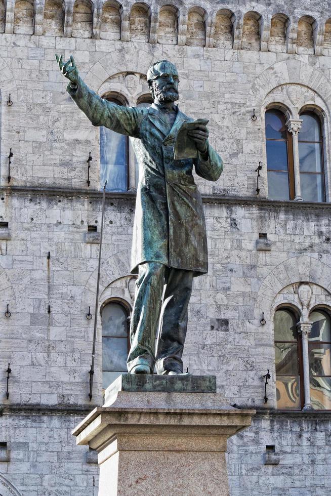 Giuseppe mazzini statue photo