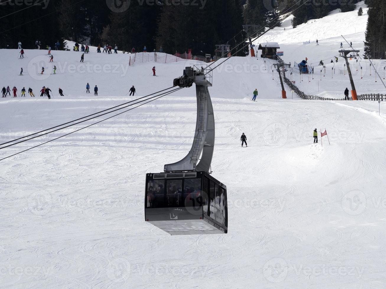 téléphérique dans les dolomites gardena valley neige montagnes photo