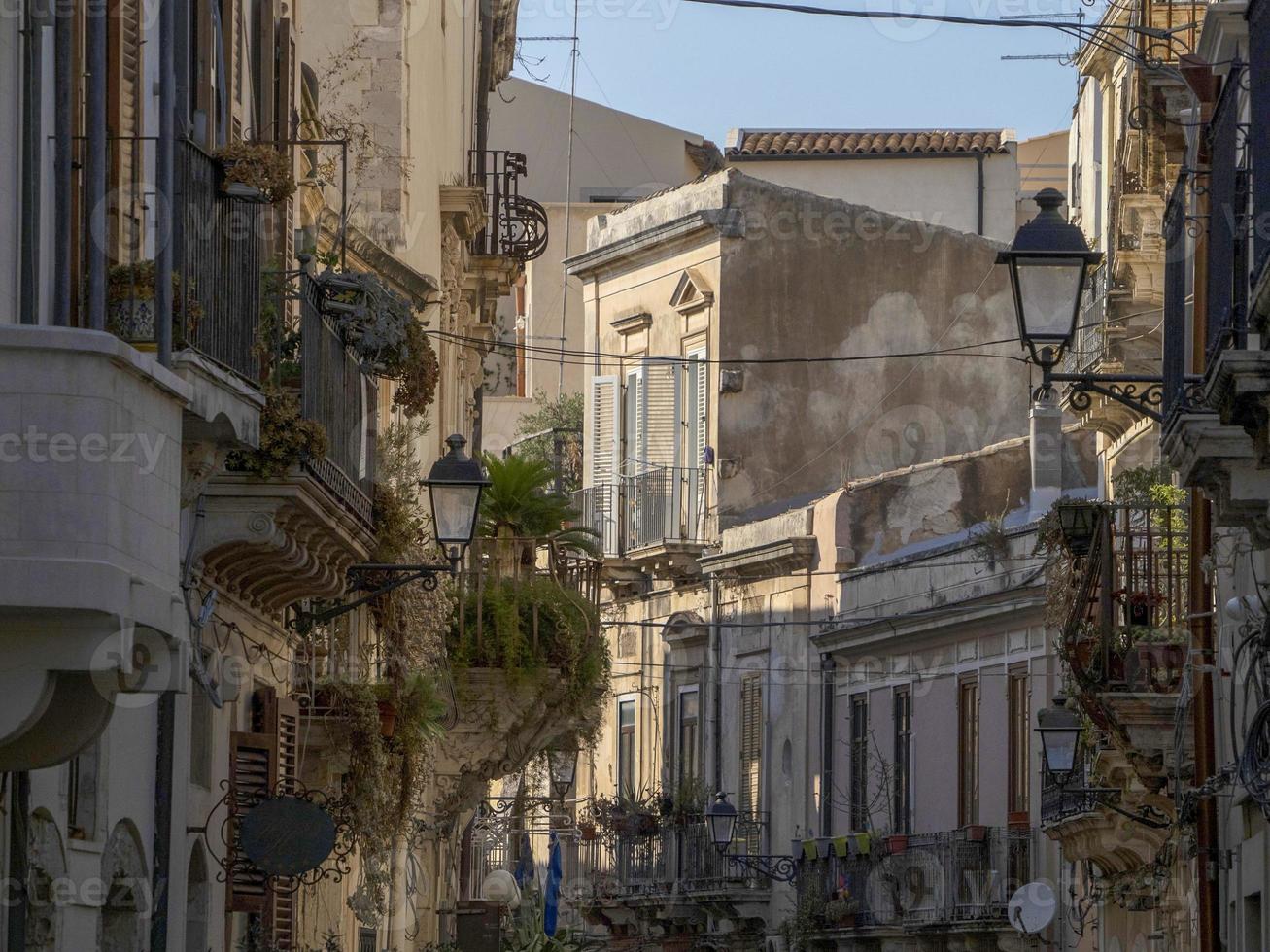 ortigia syracuse vieille ville allets petites rues photo