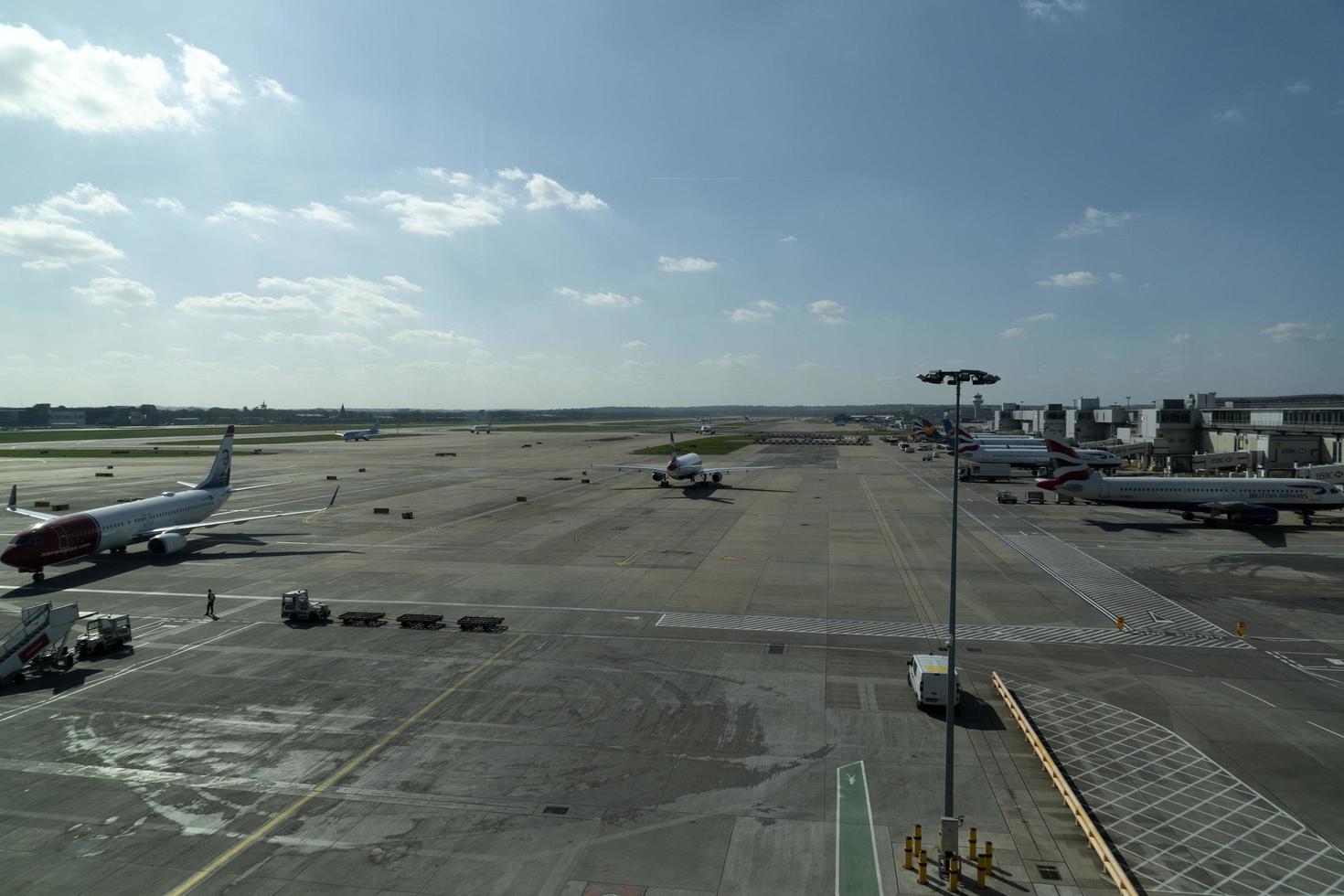 londres, royaume-uni - 24 mars 2019 - opérations de l'aéroport de gatwick photo
