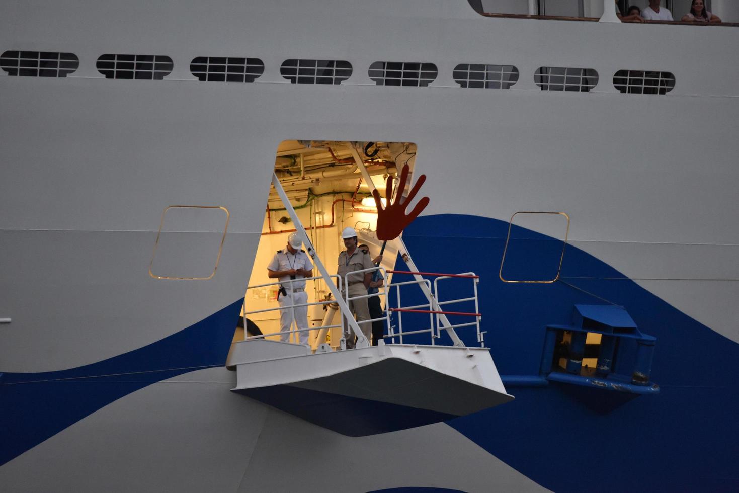 Gênes, Italie - 27 juillet 2017 - msc meraviglia bateau de croisière naviguant du port photo