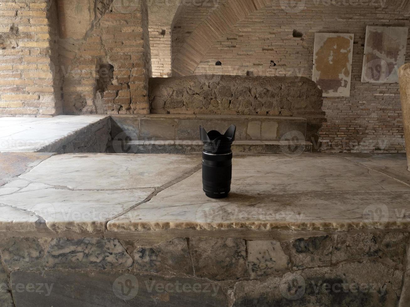 ancien bar à vin thermopolium dans les anciennes ruines archéologiques d'ostia photo