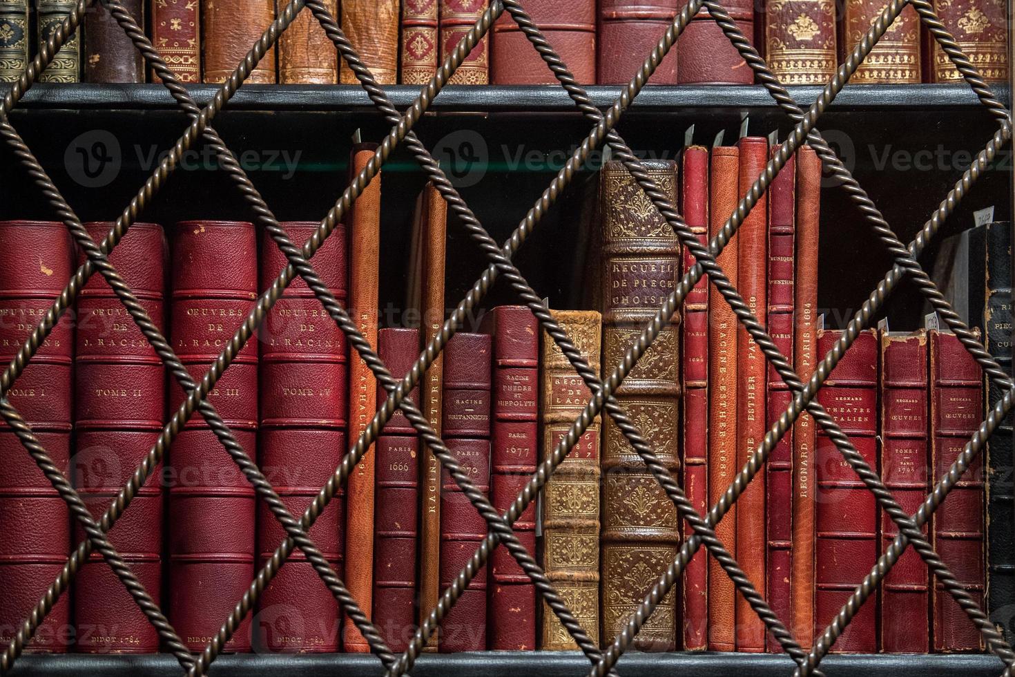 étagère livres anciens et rares photo