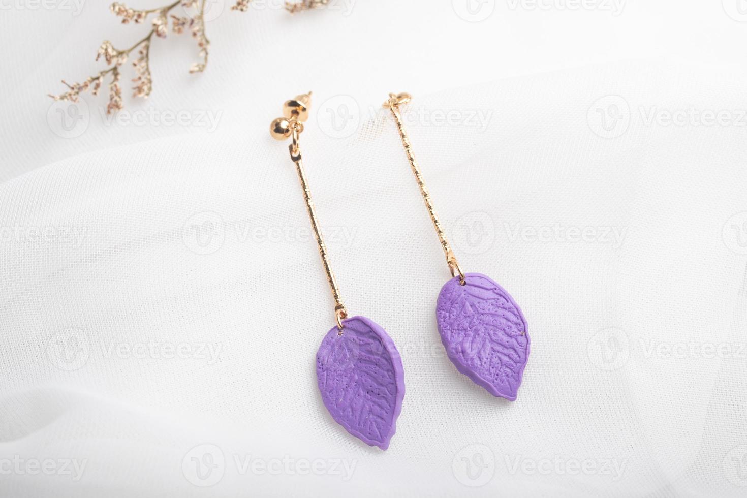 boucles d'oreilles faites à la main, argile polymère, bijoux fantaisie. photo