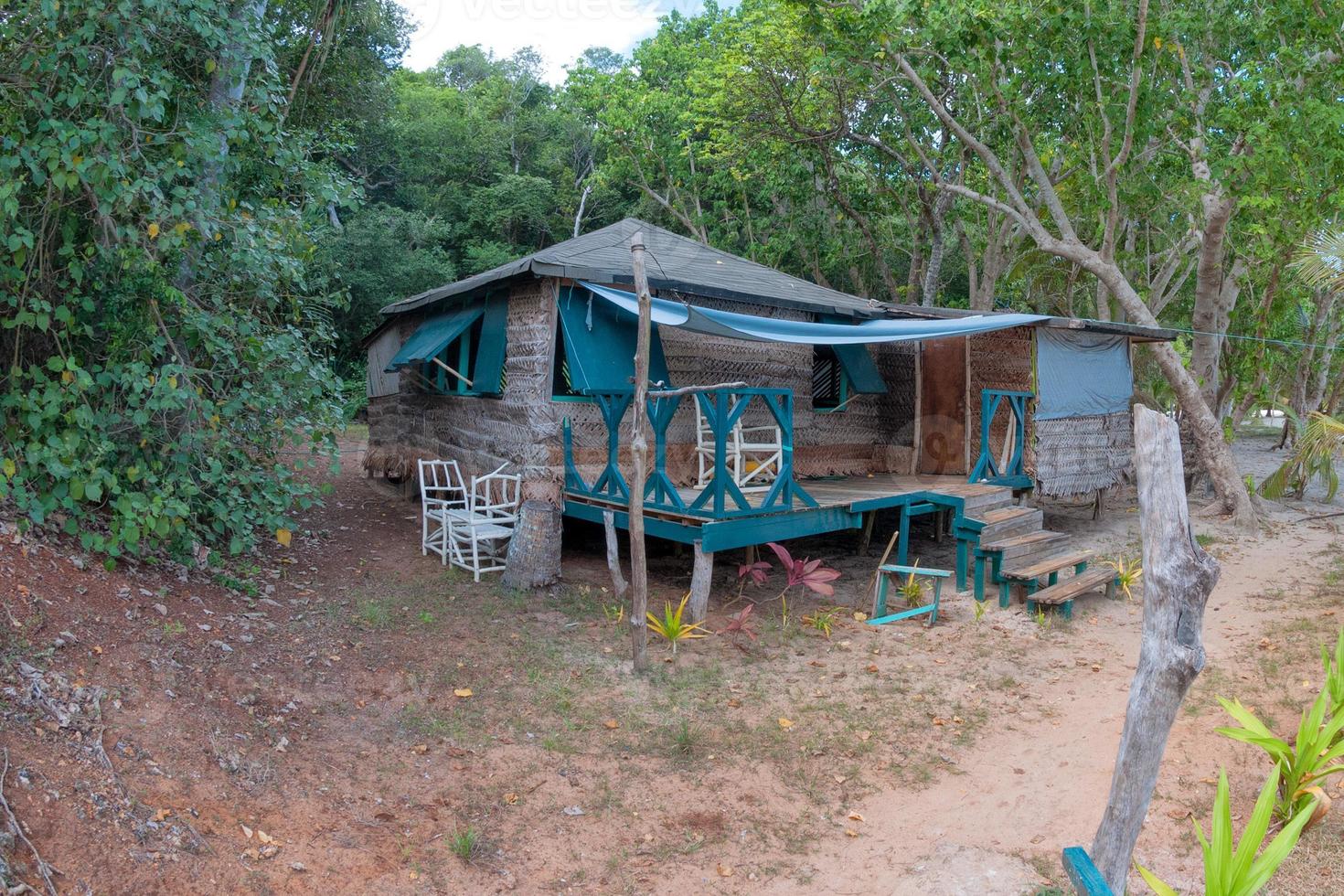taudis, bidonville, cabane à tonga, polynésie photo