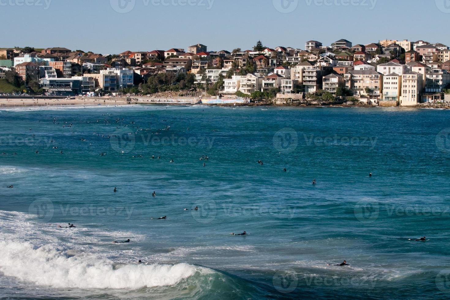 Australie, bondi plage août 5 une lot de surfeurs équitation gros vagues, août 5, 2010 photo