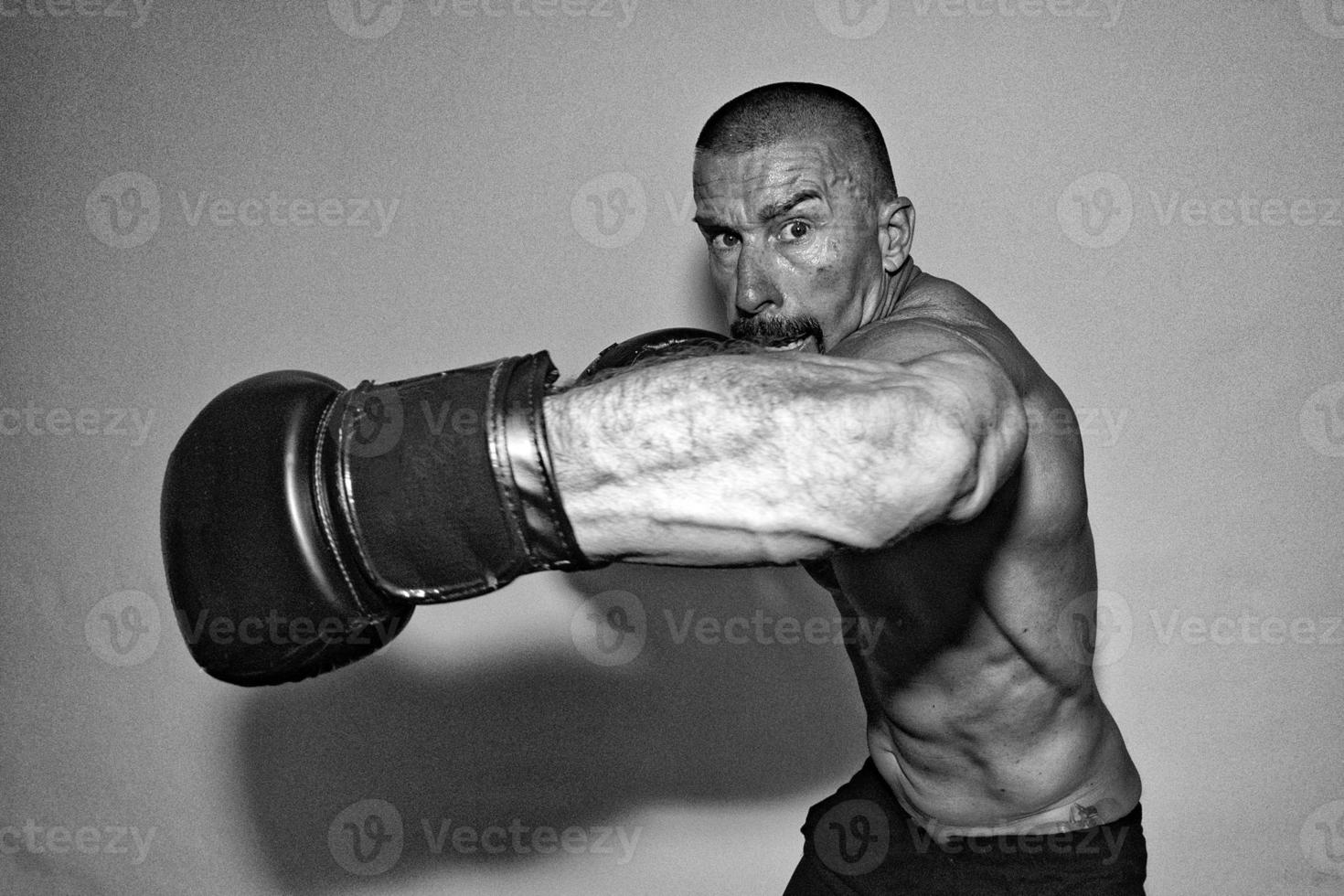 boxeur européen pendant l'entraînement photo