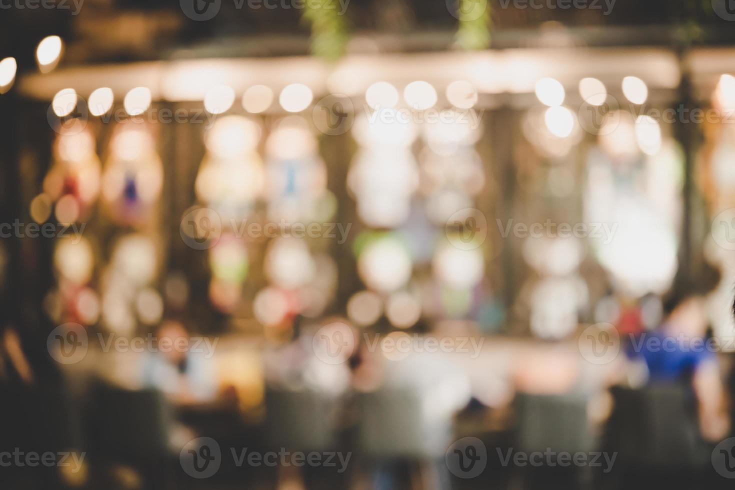 Image floue du festival du marché nocturne avec bokeh photo