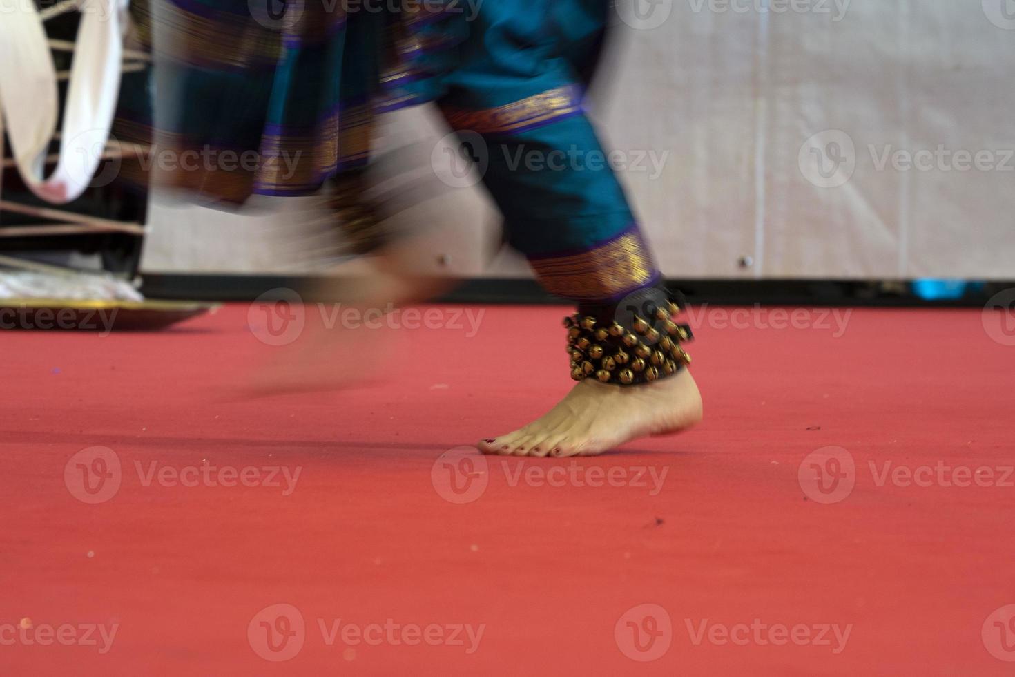 Détail du pied de danse traditionnelle de l'Inde photo