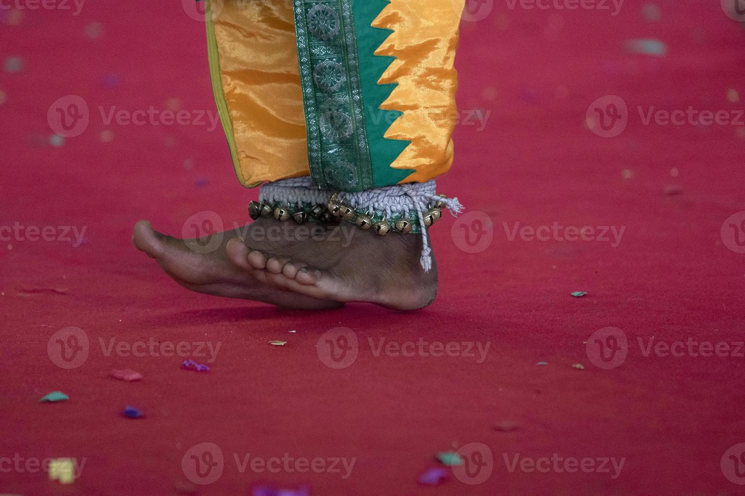 Détail du pied de danse traditionnelle de l'Inde photo