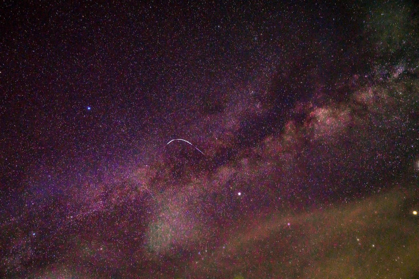 paysage vue avec laiteux façon galaxie et millions étoile sur le ciel dans nuit temps photo