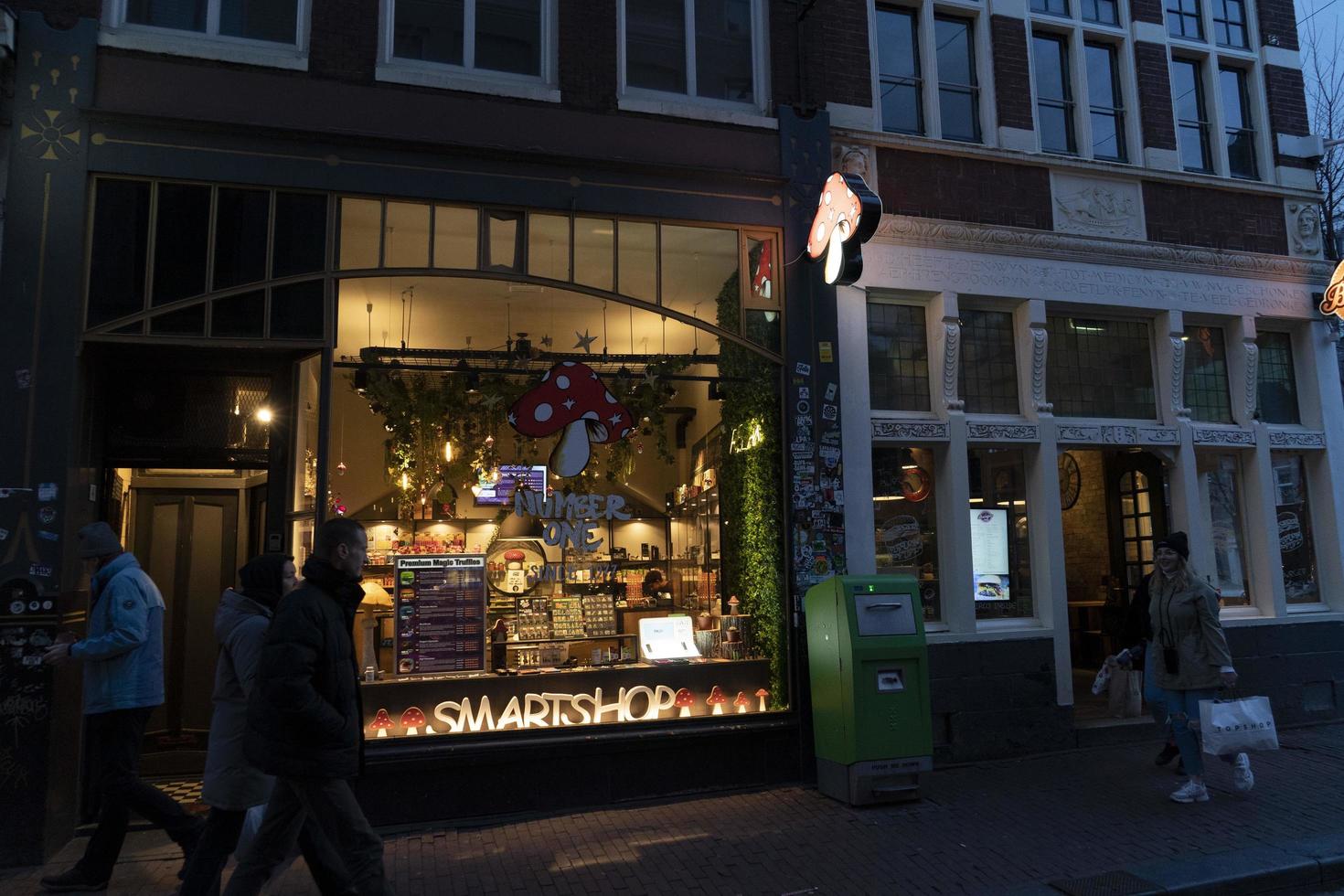 amsterdam, pays-bas - 25 février 2020 - café dans la vieille ville photo