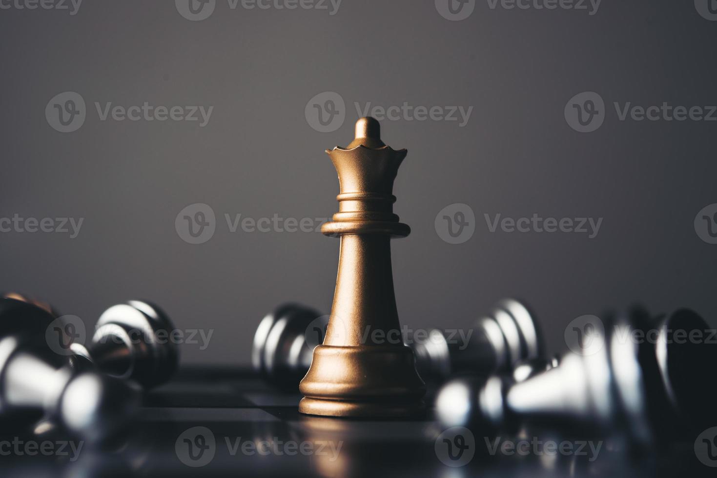 roi et chevalier de la configuration des échecs sur fond sombre photo