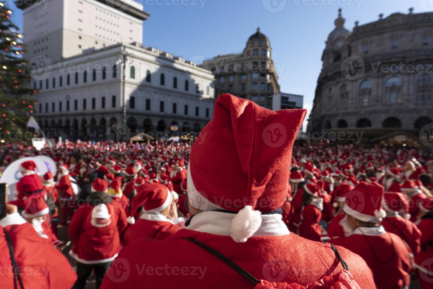 Gênes, Italie - 22 décembre 2019 - promenade traditionnelle du père noël photo