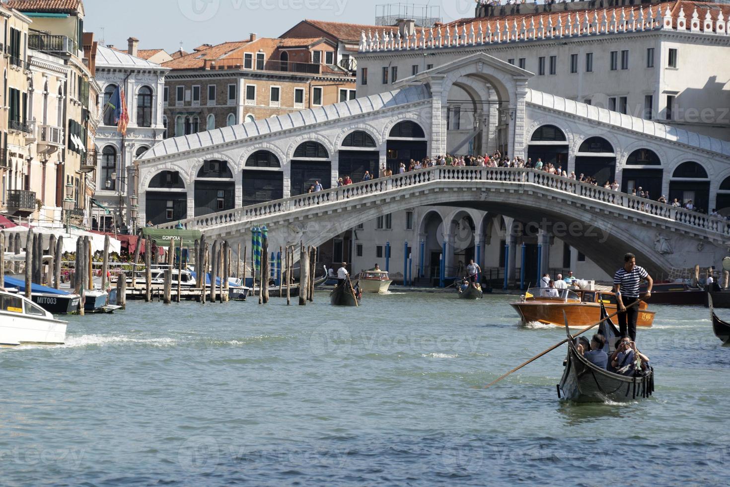 Venise, Italie - 15 septembre 2019 - beaucoup de gondole à Venise détail photo