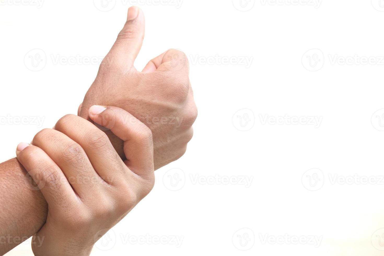 homme souffrant de douleur dans la main isolé sur blanc photo